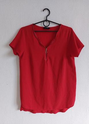 Базова червона блуза з замочком