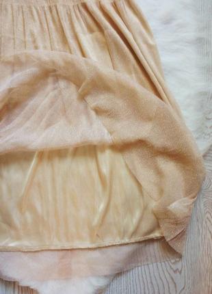 Короткое нарядное бежевое платье блестящее золотое глубоким вырезом вечернее люрекс4 фото