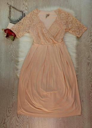 Нарядное бежевое персик пудра платье с вырезом декольте и ажурный верх гипюр с рукавами asos