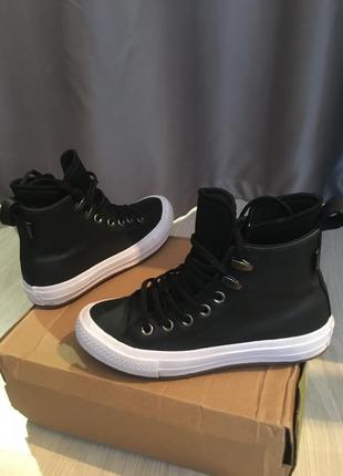 Кеды высокие converse. водонепроницаемые.