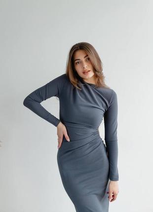 Трендова сукня зі збірками