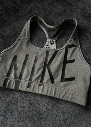 Сірий спортивний топ з написом nike