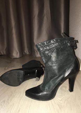 Туфли босоножки в сетку.