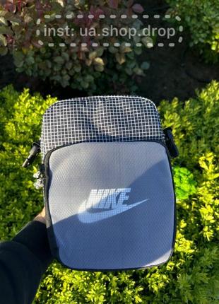 Месенджер nike