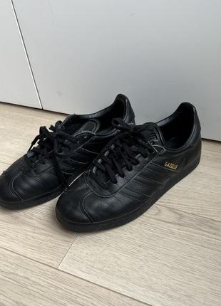 Чорні шкіряні кросівки adidas gazelle кеди samba spezial smith superga