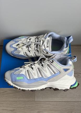Нові білі бежеві голубі кросівки трекінгові adidas hyperturf adventure ozweego salomon air max