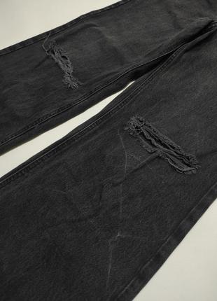 Длинные широкие джинсы палаццо черные графитовые темно серые с дырками порезами на коленях вареные варенки4 фото