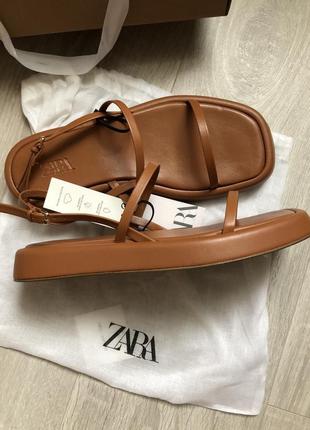 Шкіряні сандалі zara