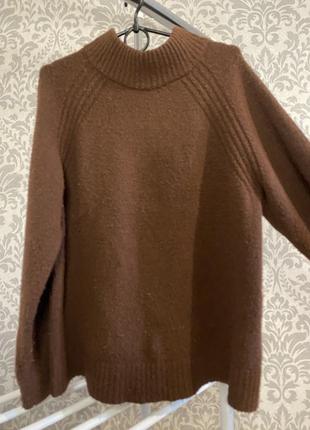 Жіночий светр шоколадного кольору