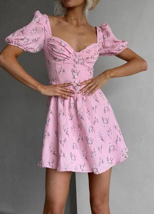 Женское летнее нежное романтичное розовое короткое муслиновое платье мини в цветочки лето муслин