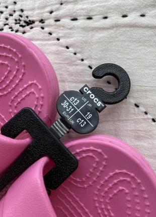 Крокс сандалі дитячі рожеві з сердцем crocs classic cross-strap sandal pink lemonade10 фото