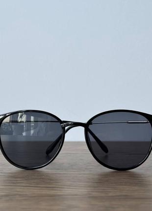 Изящные солнцезащитные очки с темными линзами8 фото