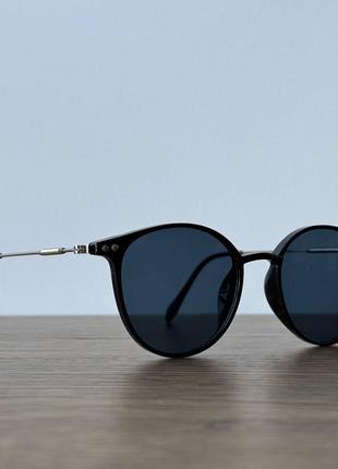 Изящные солнцезащитные очки с темными линзами2 фото