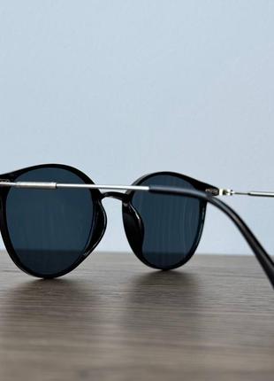 Изящные солнцезащитные очки с темными линзами6 фото