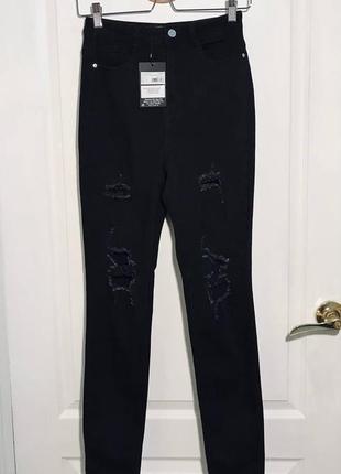 Нові джинси рвані чорного кольору бренду missguided
