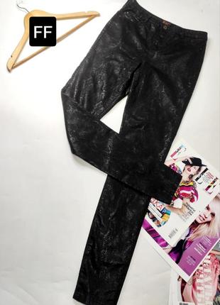 Штани жіночі легінси чорного кольору під шкіру в принт пітону від бренду ffs m