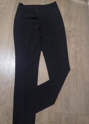 Ідеальні чорні брюки классика зі стрілочками, тримають форму, є кишені на молнія, офісний варіант2 фото