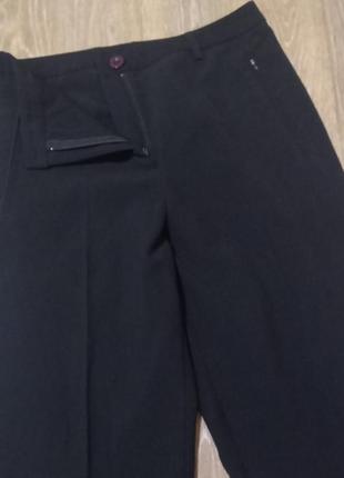 Ідеальні чорні брюки классика зі стрілочками, тримають форму, є кишені на молнія, офісний варіант3 фото
