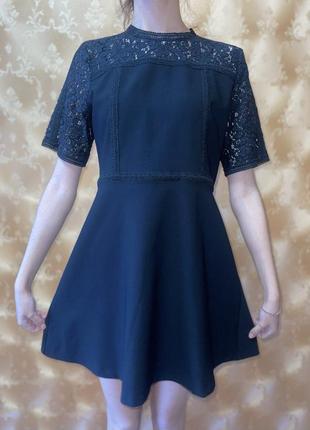 Платье бренда zara, пог-45, пот-40,длина -83см черного цвета, вставка из черного гипюра и рукав,