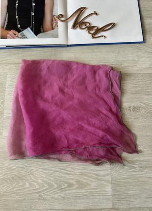 Ярко розовый шелковый платок
