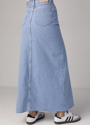 Джинсовая юбка с разрезом и боковым гульфиком3 фото