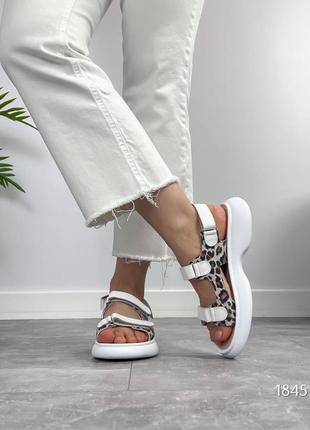 Белые леопардовые женские босоножки сандалии на липучках из натуральной кожи кожаные босоножки сандалии на липучках лео8 фото