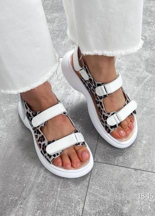 Белые леопардовые женские босоножки сандалии на липучках из натуральной кожи кожаные босоножки сандалии на липучках лео9 фото