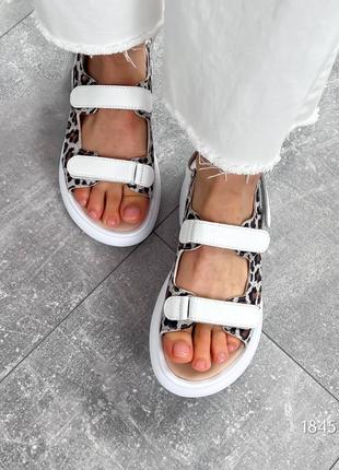 Белые леопардовые женские босоножки сандалии на липучках из натуральной кожи кожаные босоножки сандалии на липучках лео10 фото