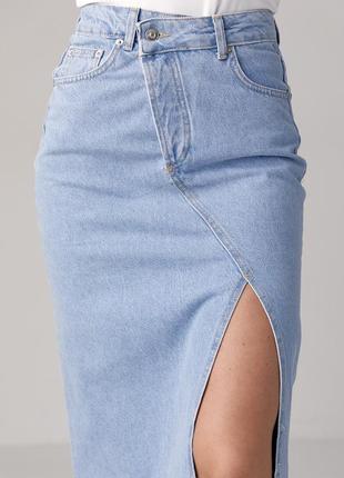 Джинсовая юбка с разрезом и боковым гульфиком4 фото