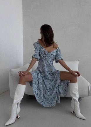 Сукня міді з квітковим принтом з вирізом в зоні декольте з розрізом по нозі стильна літня синя хакі4 фото
