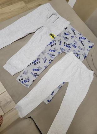 Набор фирменных фигурных брюк штанов штанов летних легких светлых серых на мальчика 4-5 лет