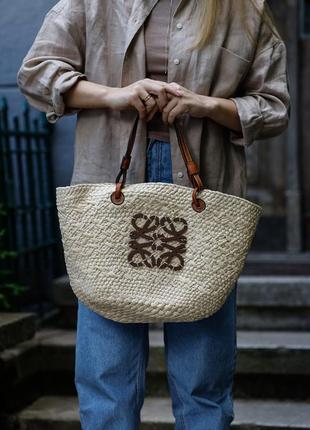 Сумка loewe paula's ibiza small leather-trimmed woven raffia tote