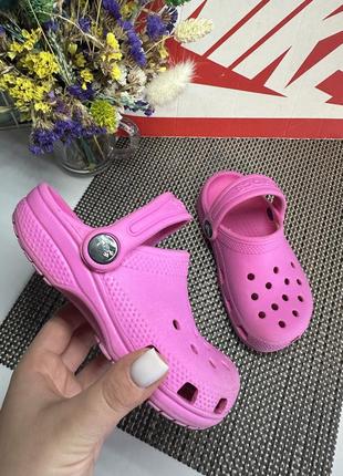 Оригінальні шльопанці crocs