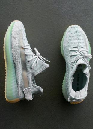 Жіночі кросівки розпродаж yeezy boost 350 v2 haperspace