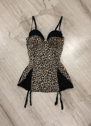 Невероятный сетчатый пенюар с трусиками leo отделан черным кружевом с подтяжками для чулок на косточках с пуш апом h&m 75b