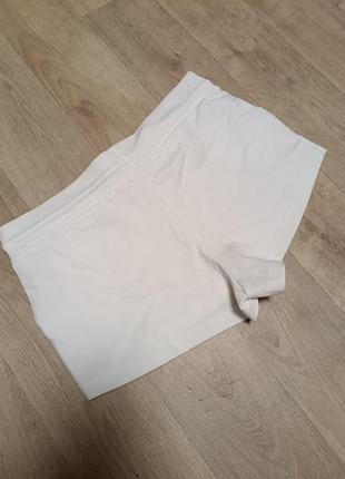 Белые спортивные шорты chicorée9 фото