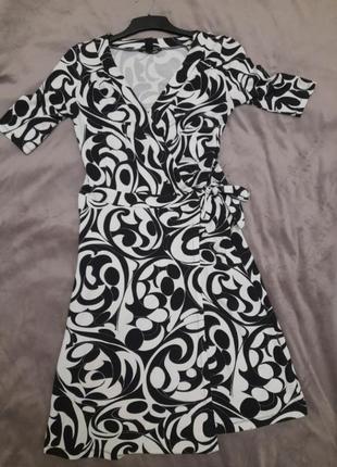 Трикотажное платье-халат.