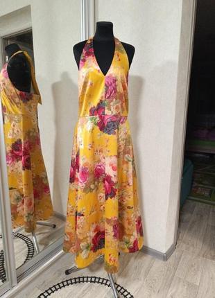 Длинное нарядное атласное цветочное платье сарафан желтое в цветы халтер с открытой спинкой next новое