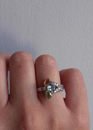 Красивое серебряное кольцо с натуральными камнями