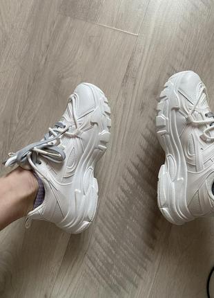 Новые белые кроссовки идеальны8 фото