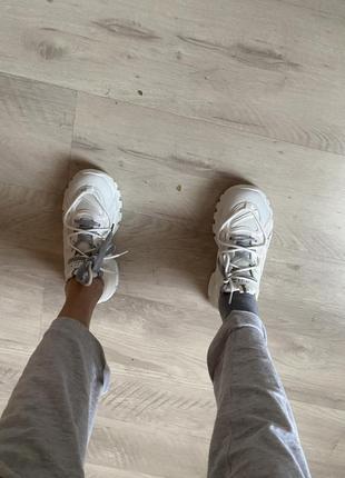 Новые белые кроссовки идеальны3 фото