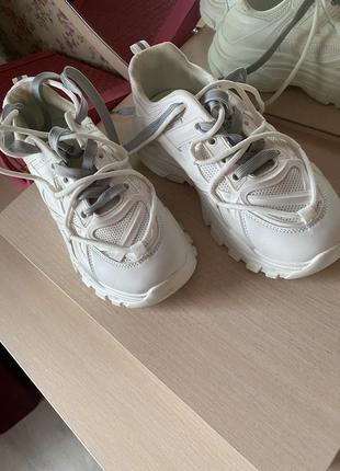 Новые белые кроссовки идеальны7 фото