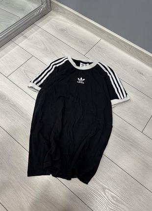 Футболка adidas центр лого