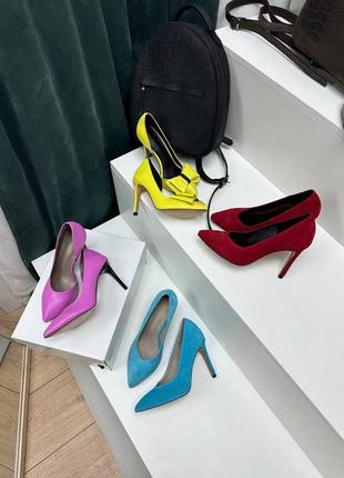 Класичні базові туфлі човники на шпильці червоні замшеві4 фото