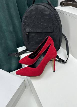 Класичні базові туфлі човники на шпильці червоні замшеві2 фото