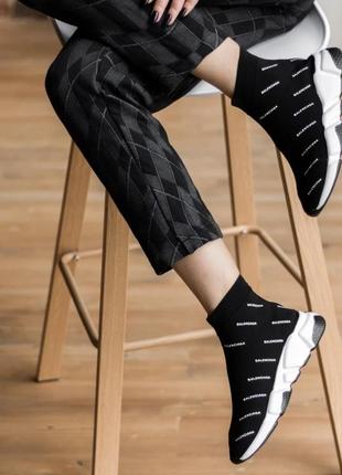 Оберіть стильні кросівки balenciaga speed trainer black logo