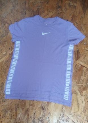 Котонова футболка із лампасами nike the nike tee