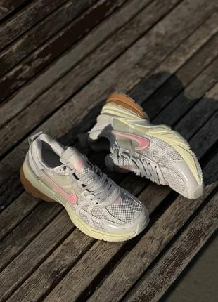 Nike runtekk beige pink оригинальные кроссовки по выгодной цене.
