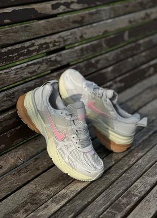 Nike runtekk beige pink оригинальные кроссовки по выгодной цене.2 фото
