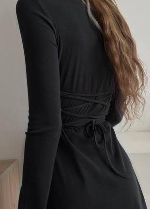 Трендова сукня міні  з вирізом5 фото
